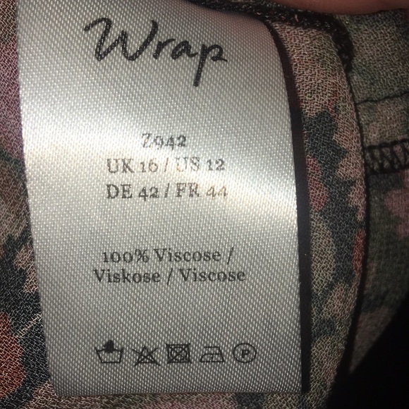 Gorgeous floral wrap jacket - Picture 5 of 5